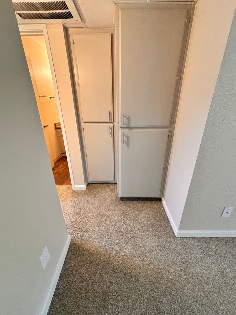 Carmichael Apartment: 5915 Kenneth Avenue