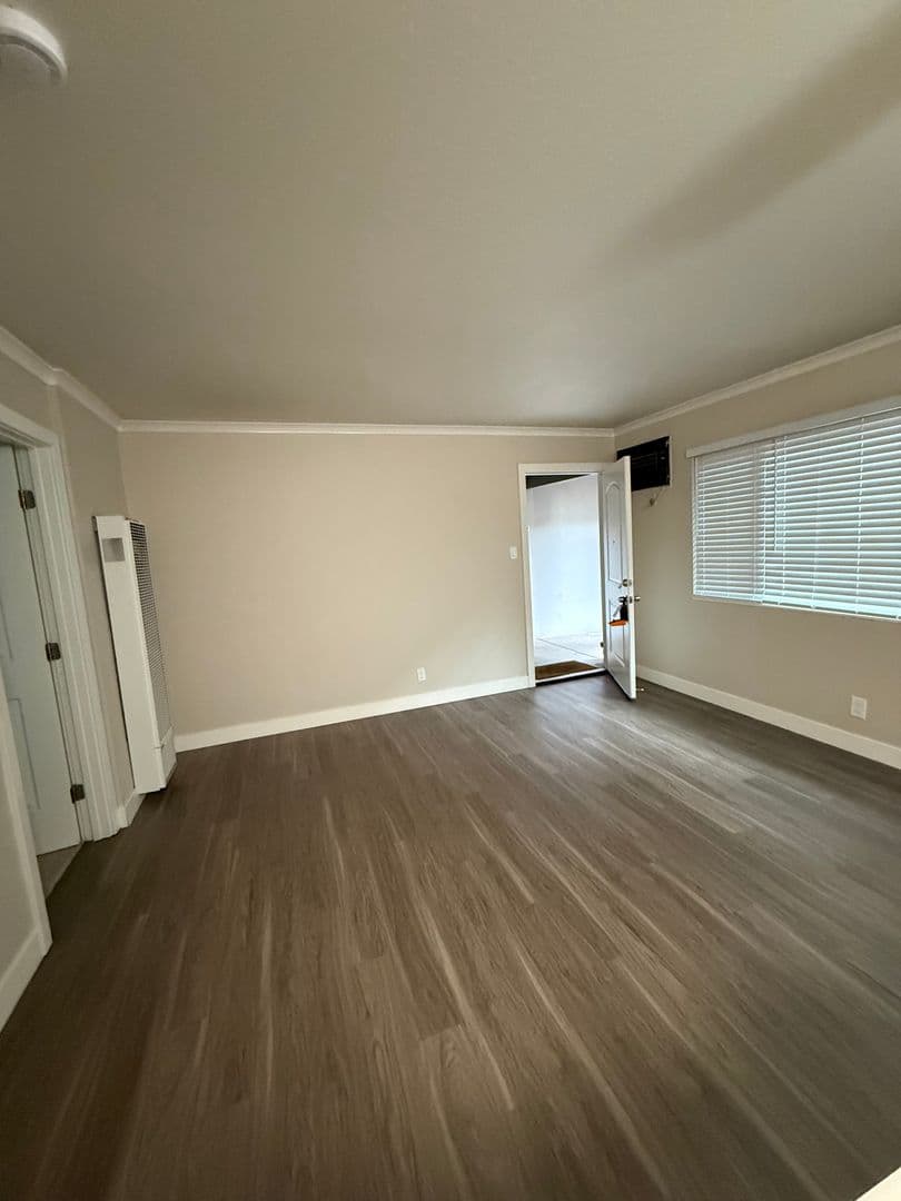 Sacramento Apartment: 2311 I Street - 5