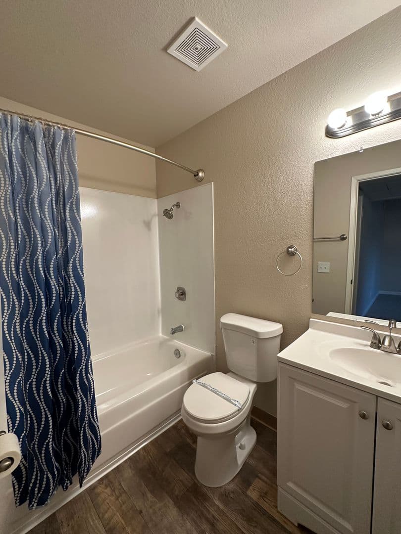 Carmichael Apartment: 2548 Walnut Avenue