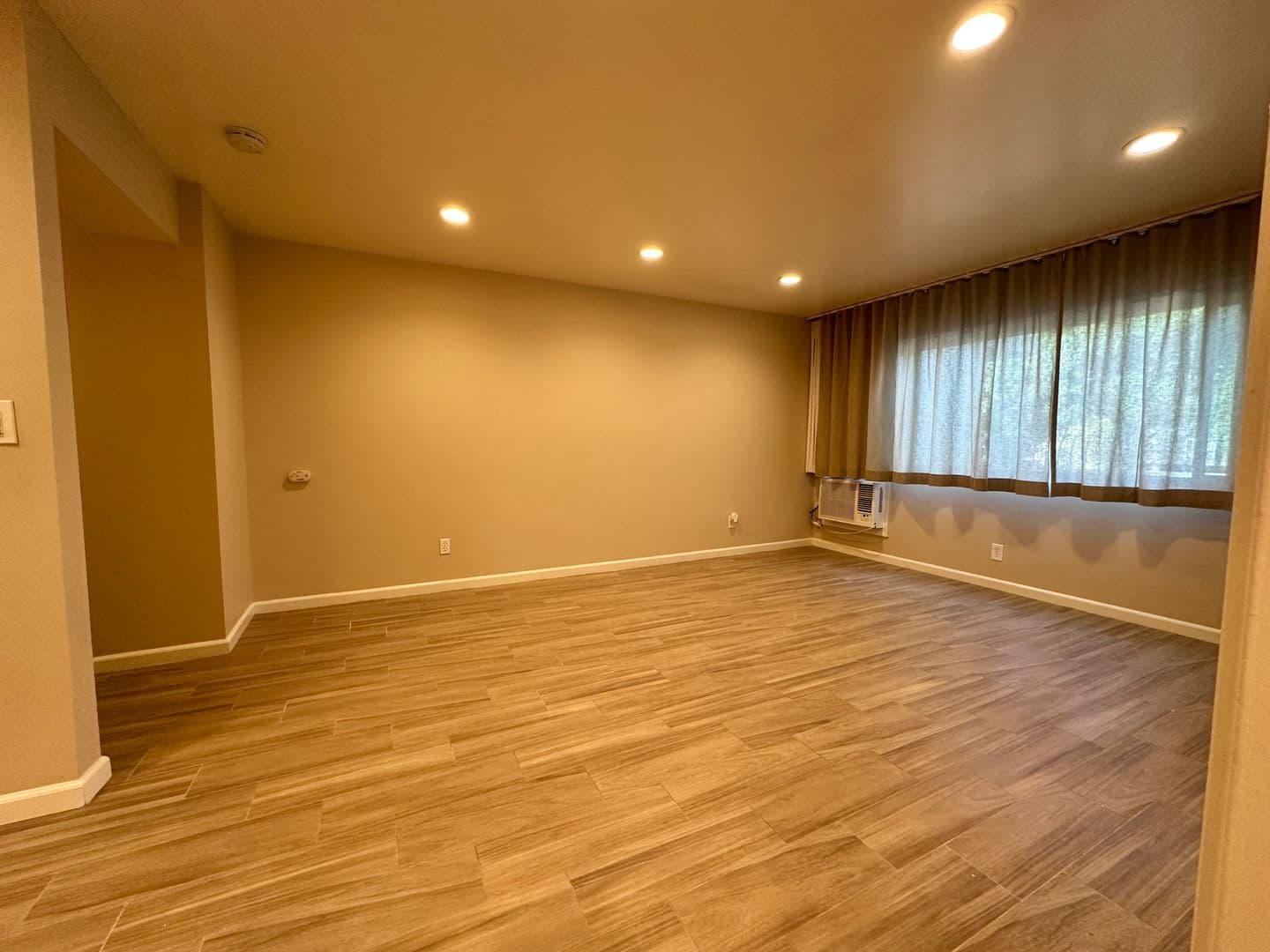 Sacramento Apartment: 2400 Q Street