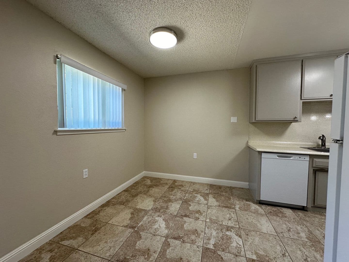 Sacramento Apartment: 5981 Lake Crest Way