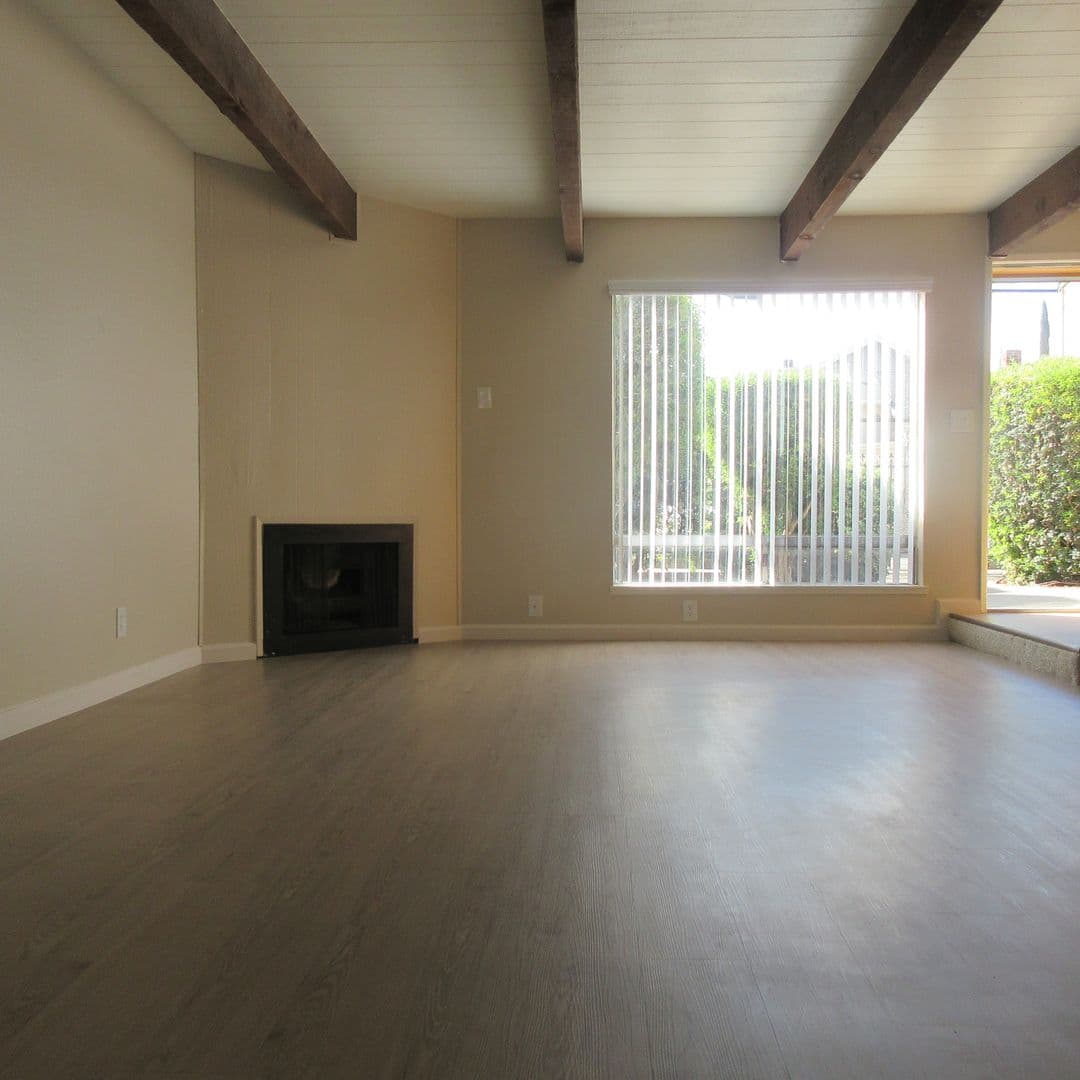 Sacramento Apartment: 2710 N Street