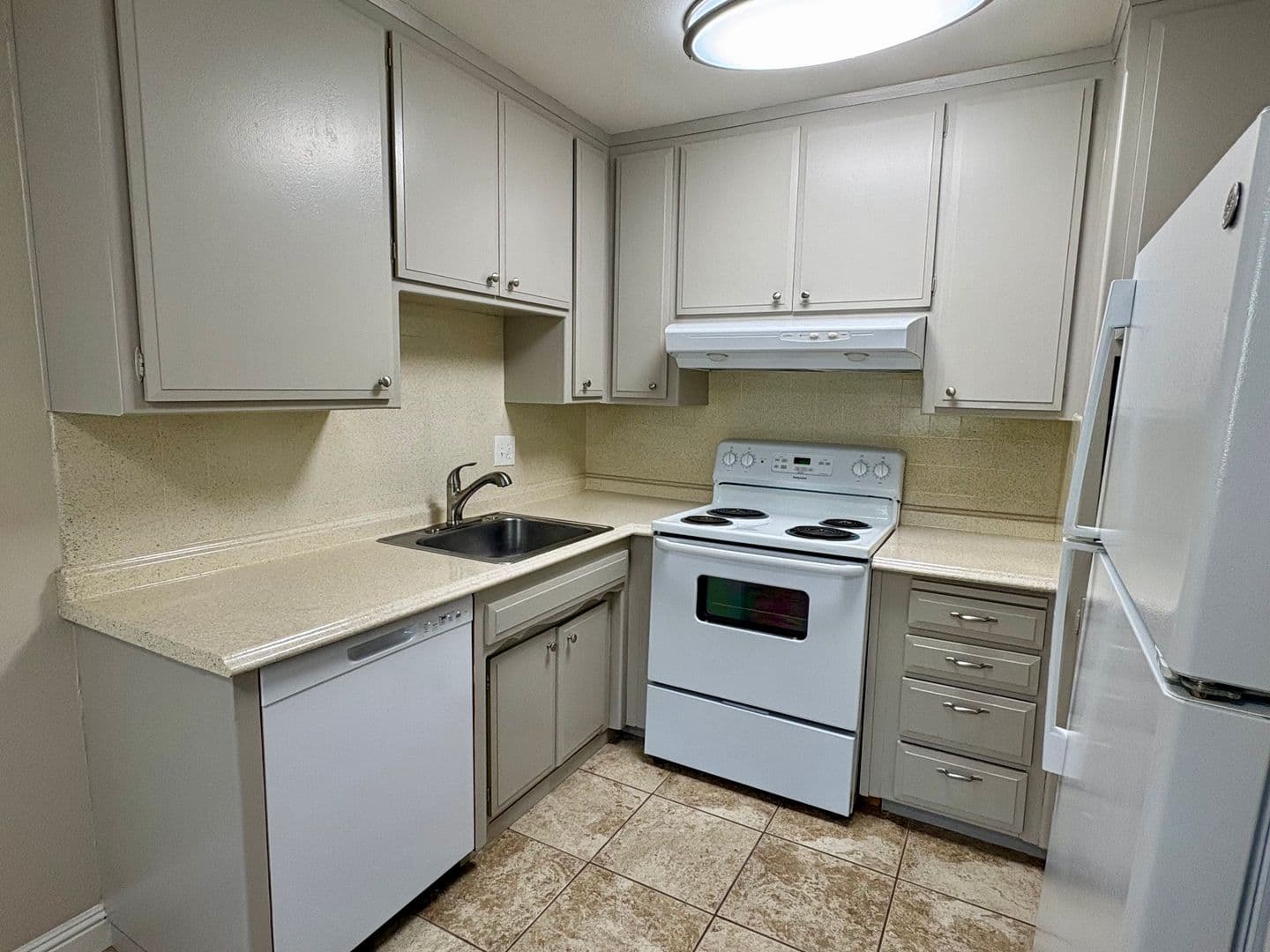 Sacramento Apartment: 5981 Lake Crest Way