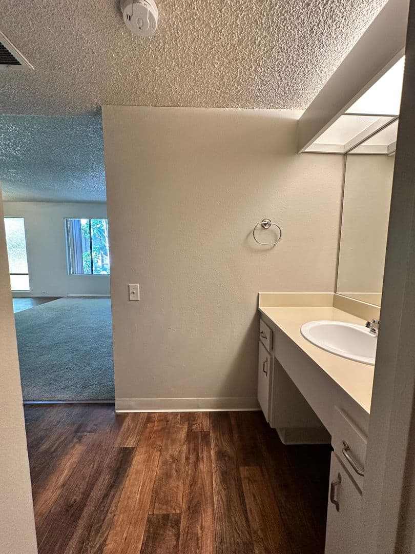Sacramento Apartment: 1616 Q Street