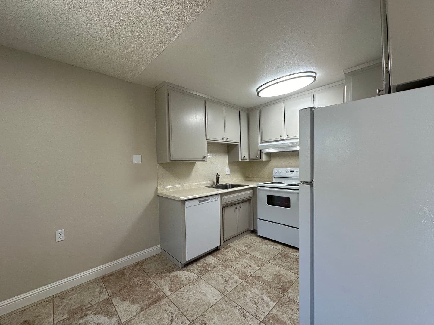 Sacramento Apartment: 5981 Lake Crest Way
