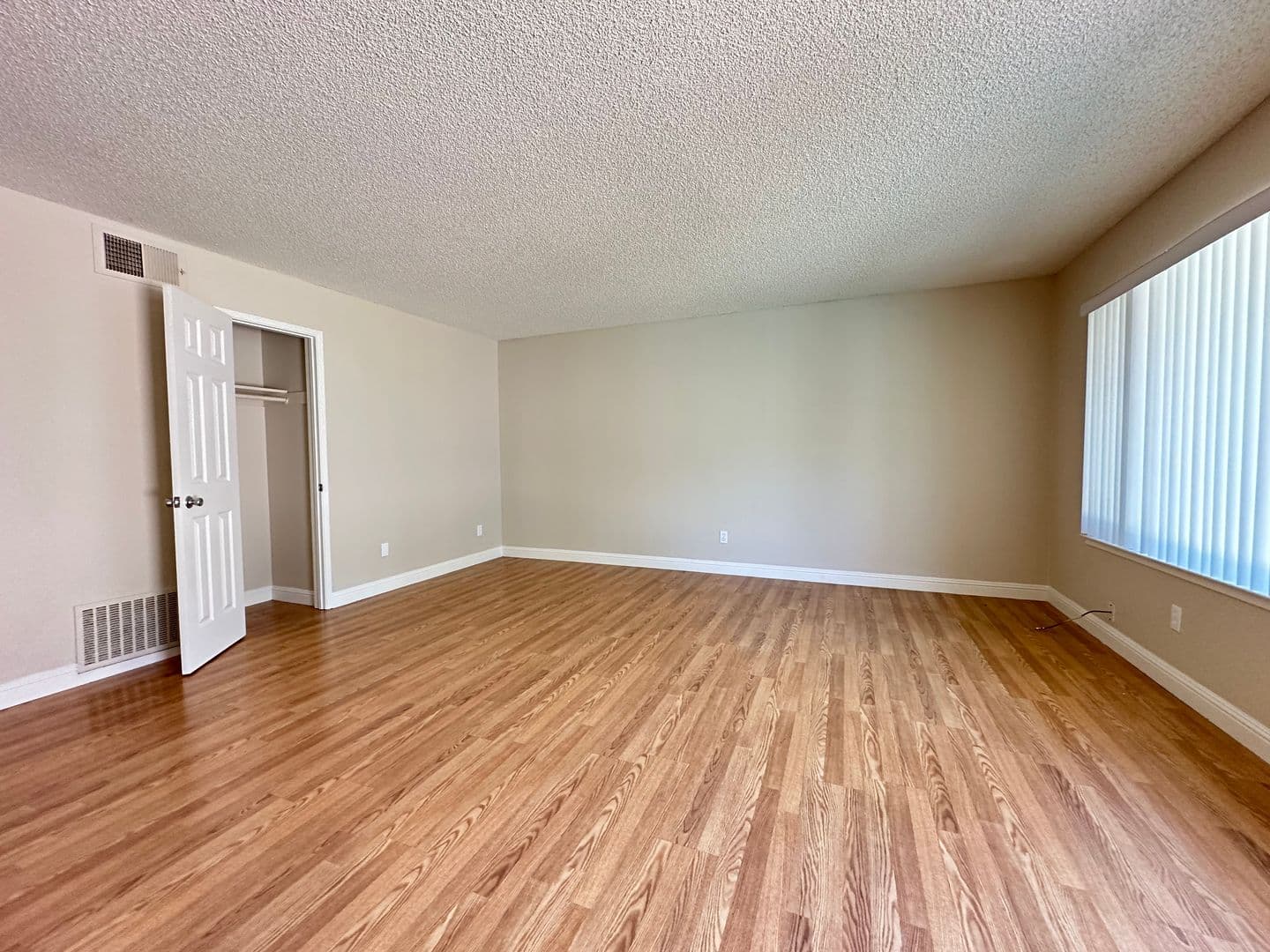 Sacramento Apartment: 5981 Lake Crest Way