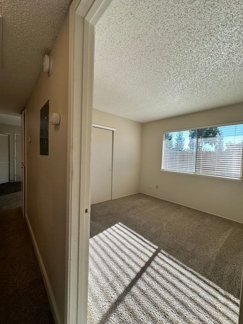 Fair Oaks Apartment: 4900 Stamas Lane
