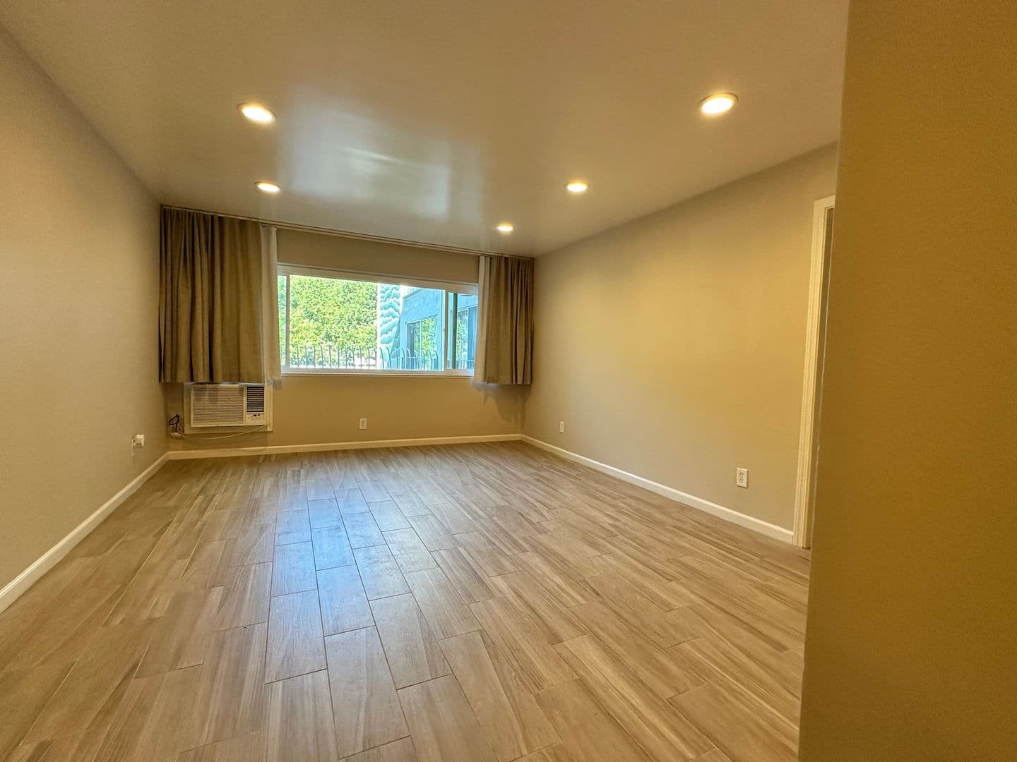 Sacramento Apartment: 2400 Q Street