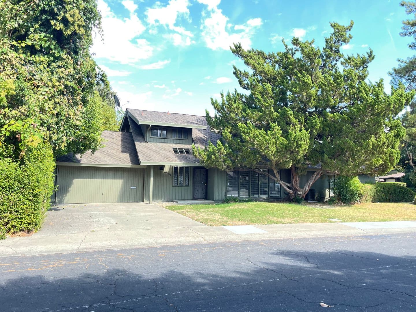 Sacramento Multiplex: 1129 Silver Lake Drive and 6531 Lake Park Drive