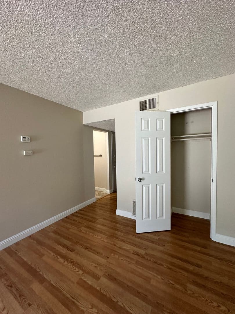 Sacramento Apartment: 5981 Lake Crest Way