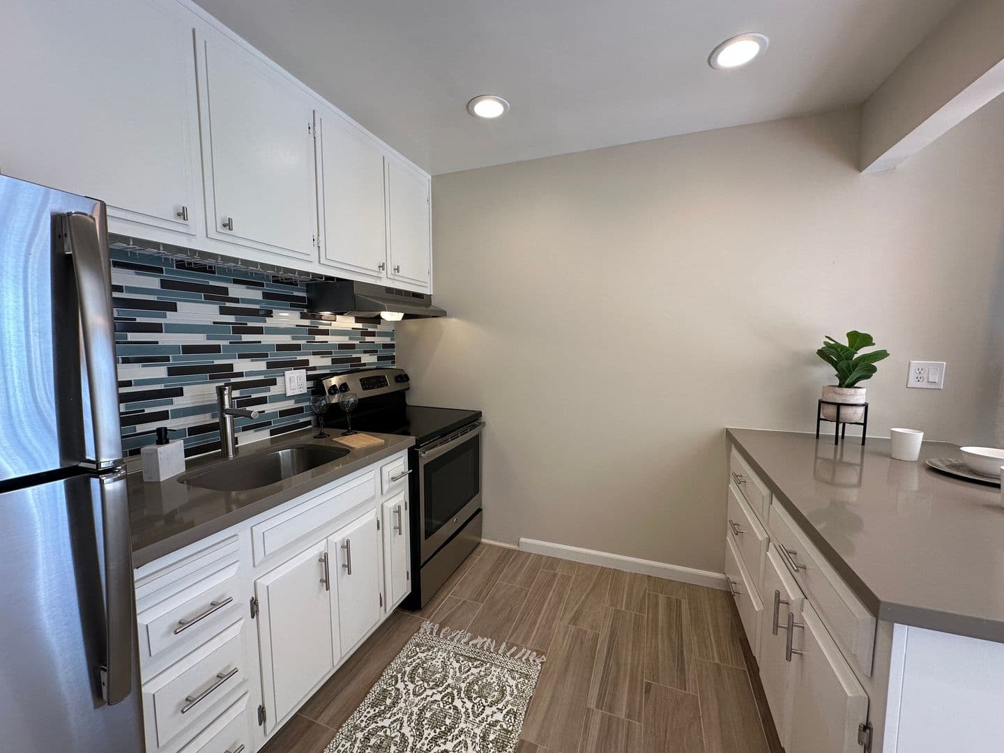 Sacramento Apartment: 2400 Q Street