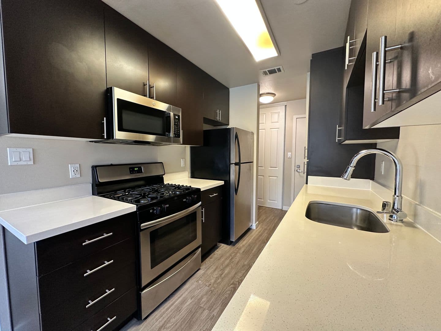 West Sacramento Apartment: 555 Douglas Street