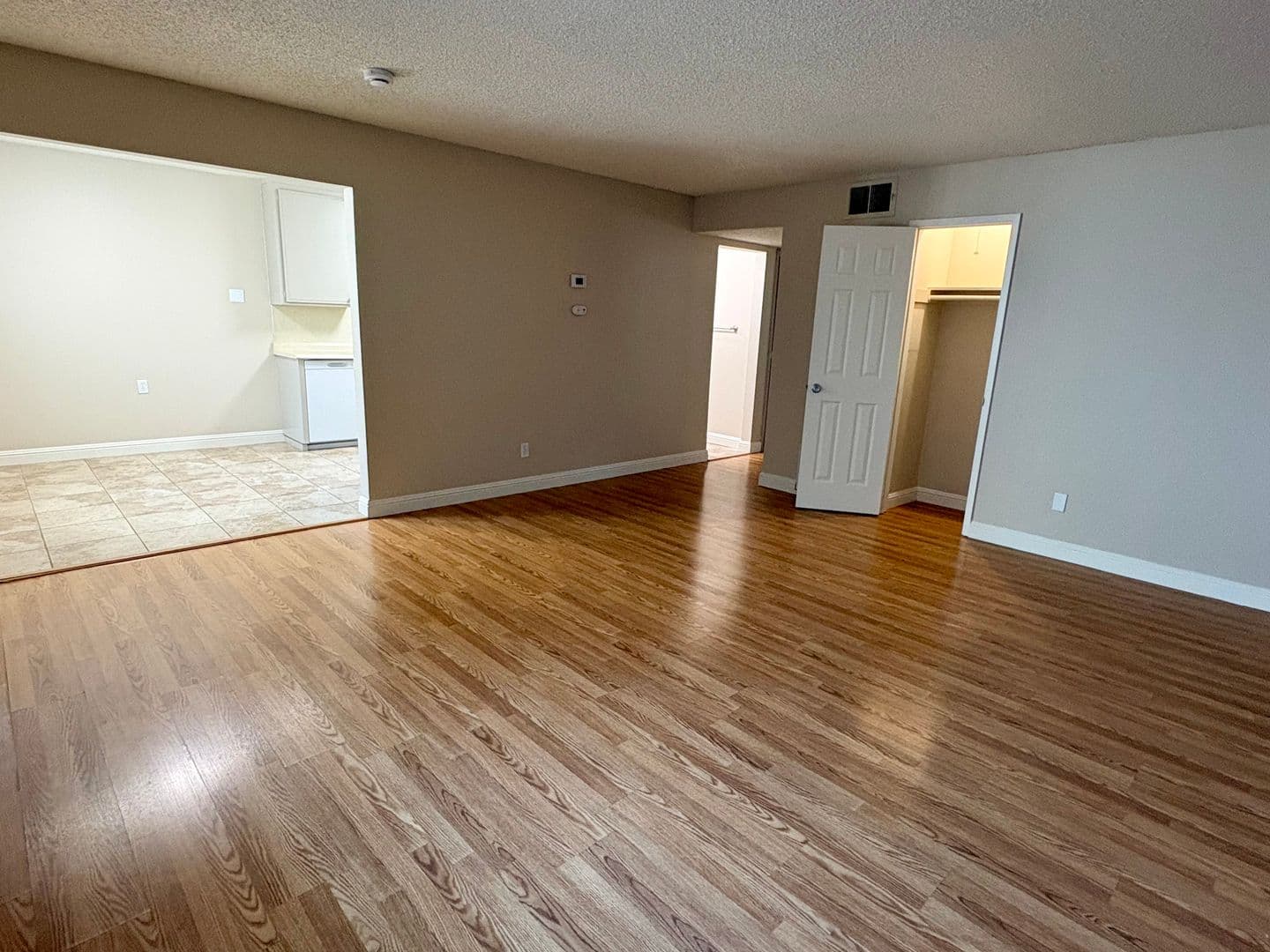 Sacramento Apartment: 5981 Lake Crest Way