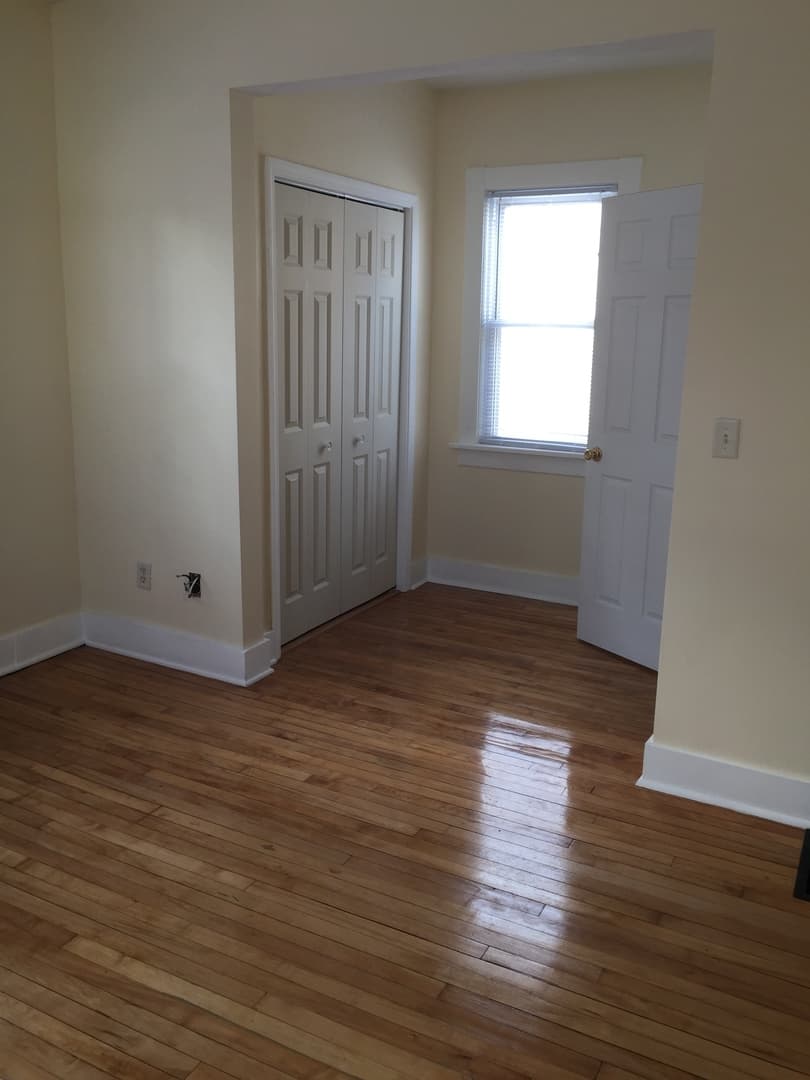 Milwaukee Apartment: 2430  - 32 N Dousman