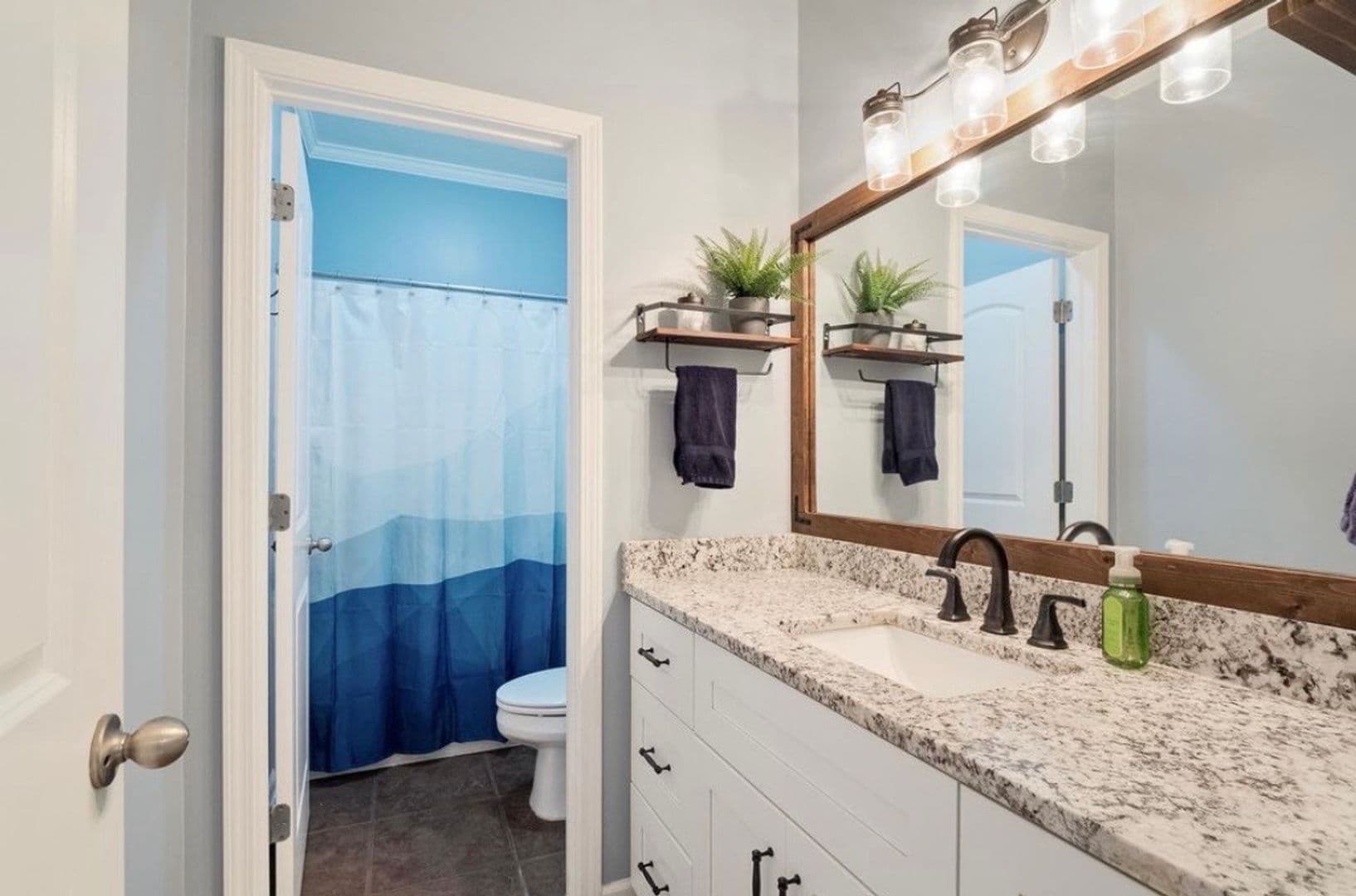 Lakeland House: 10138 Gillespie Oak