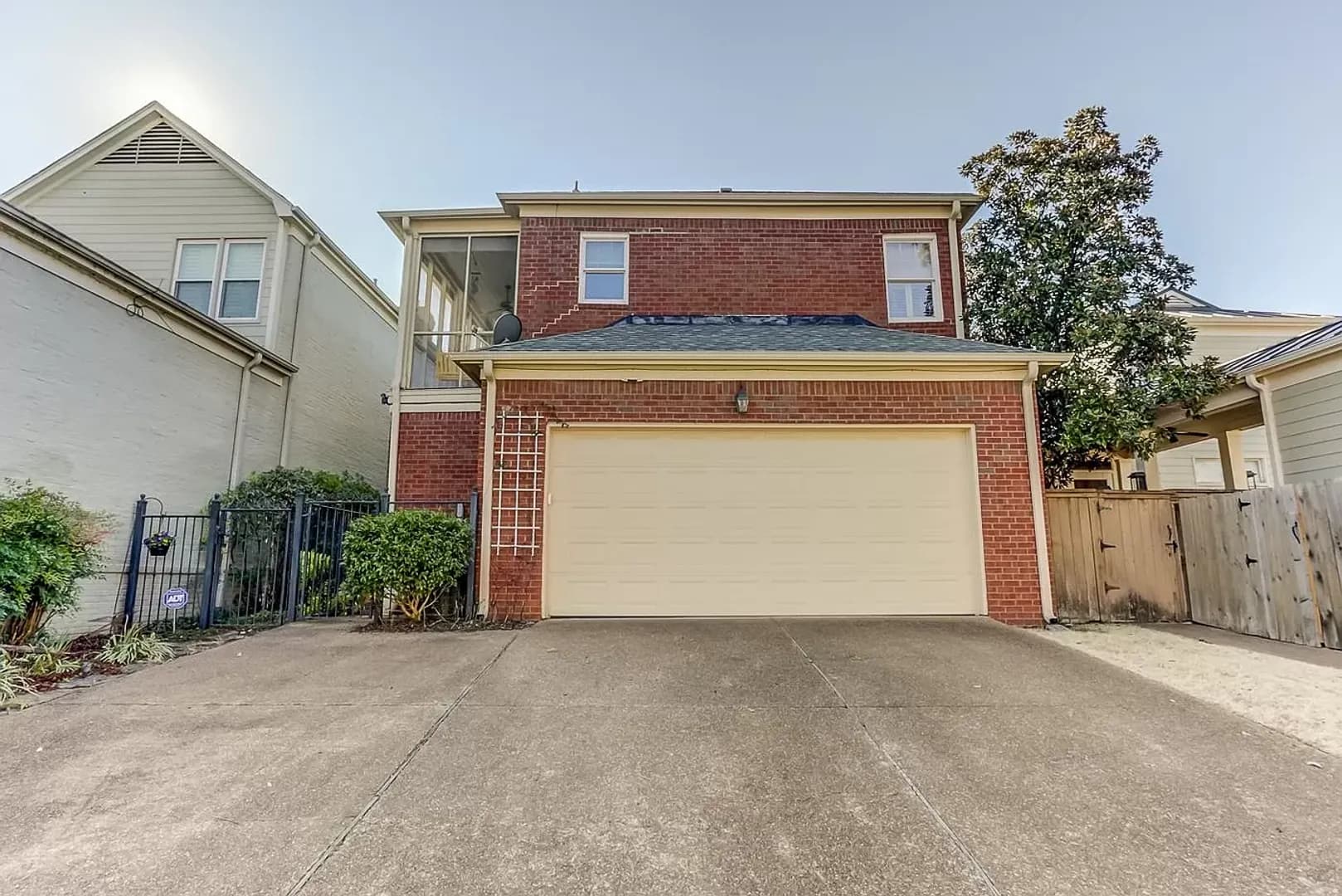 Memphis House: 1060 Island Drive