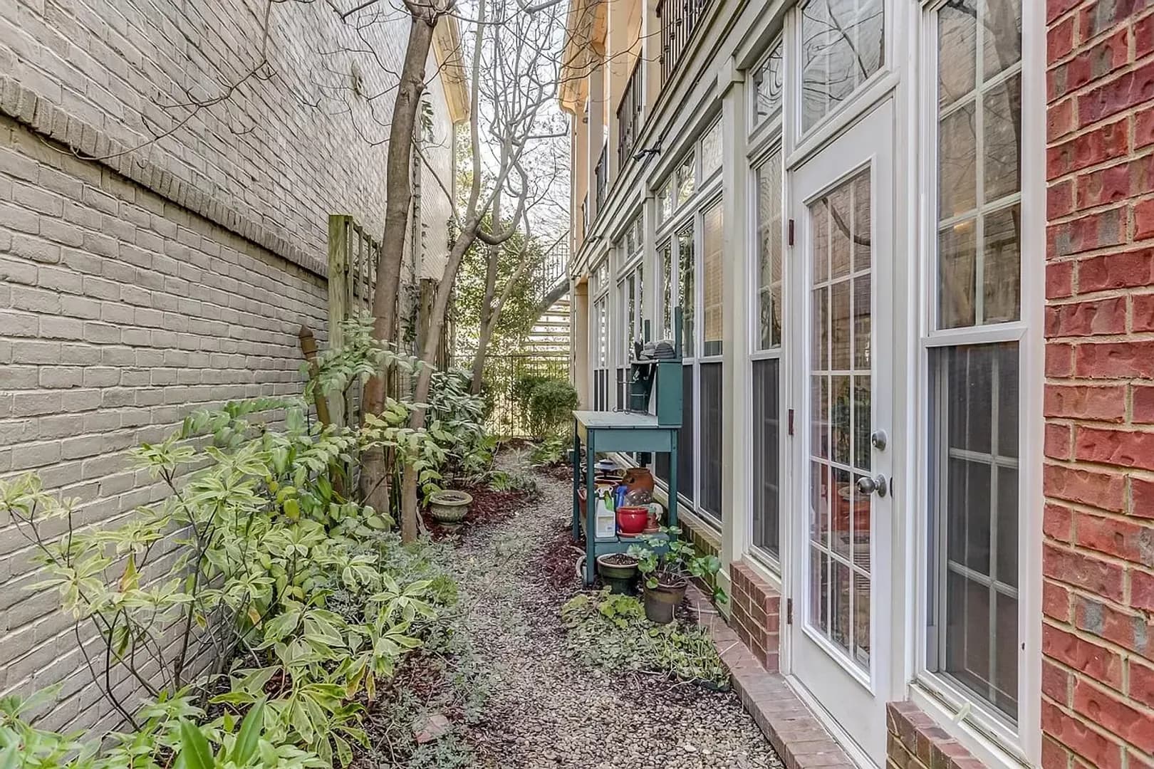 Memphis House: 1060 Island Drive