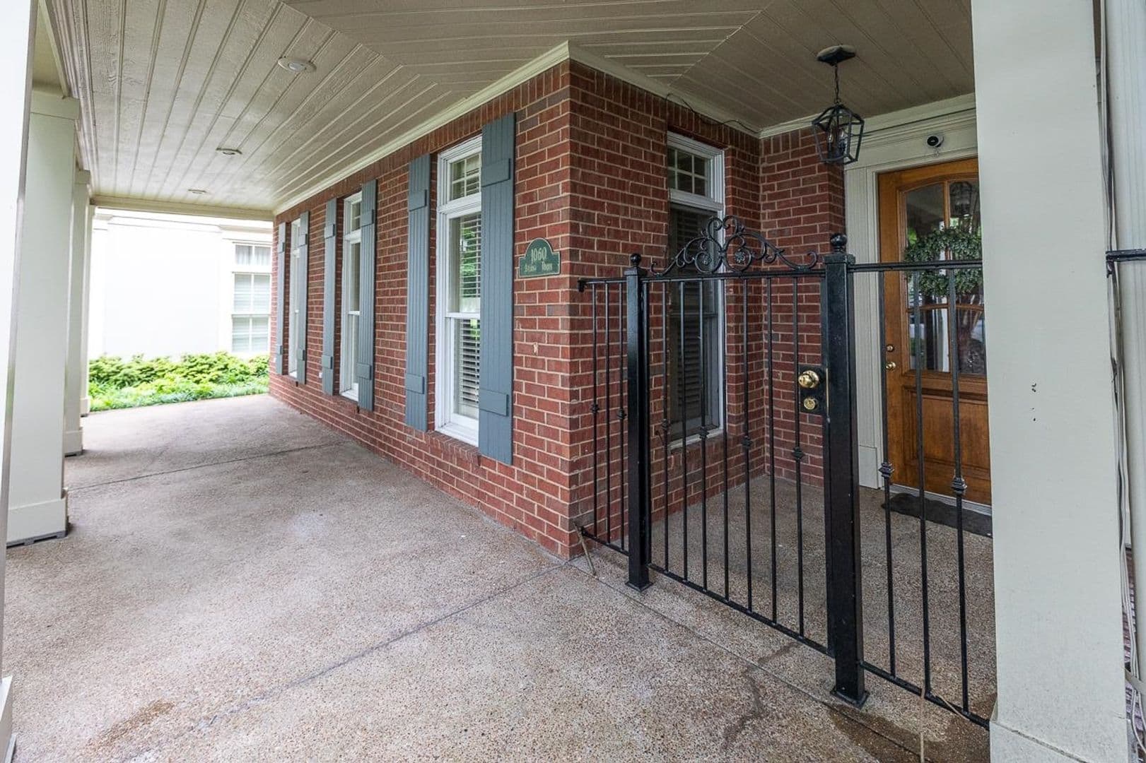 Memphis House: 1060 Island Drive