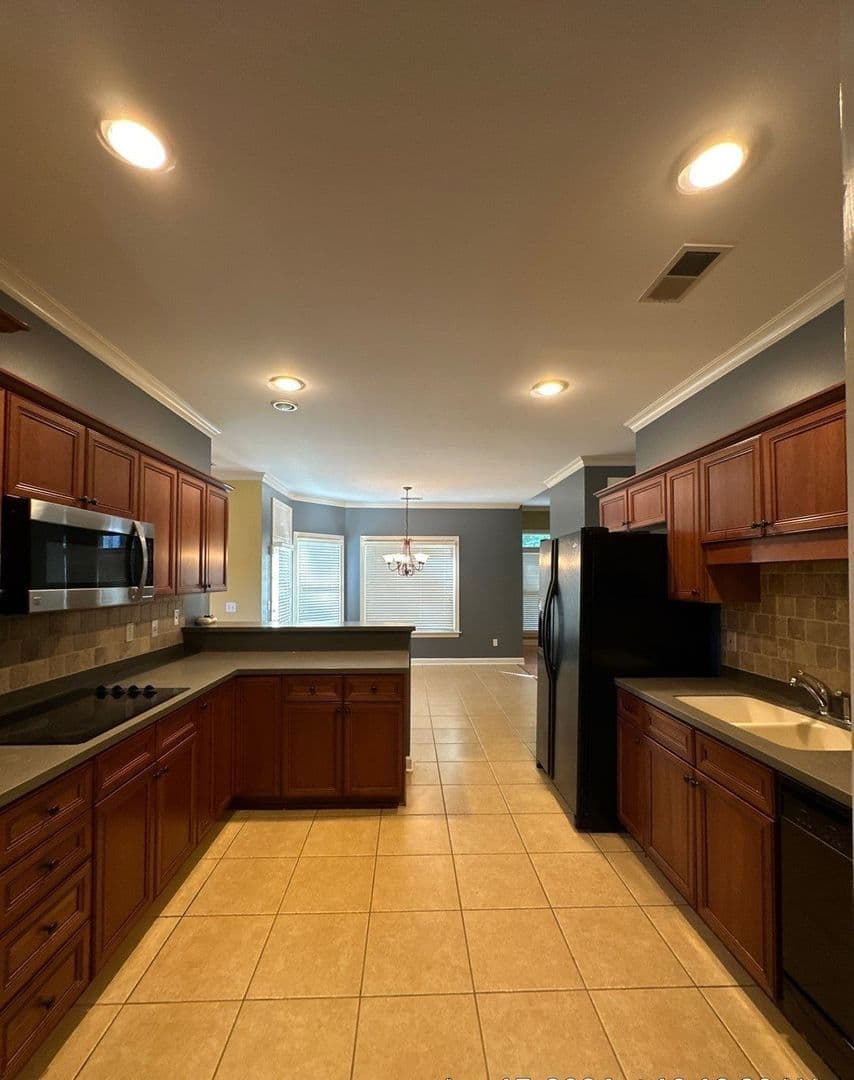 Lakeland House: 10135 Ridgewood Oak Dr.
