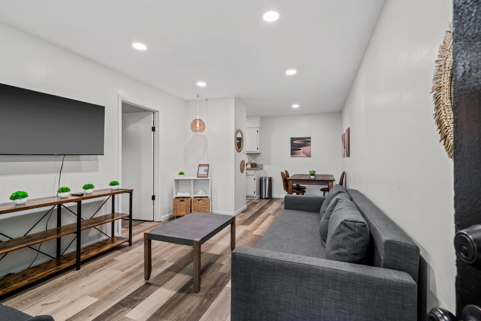 Memphis Apartment: 1512 Court Ave.