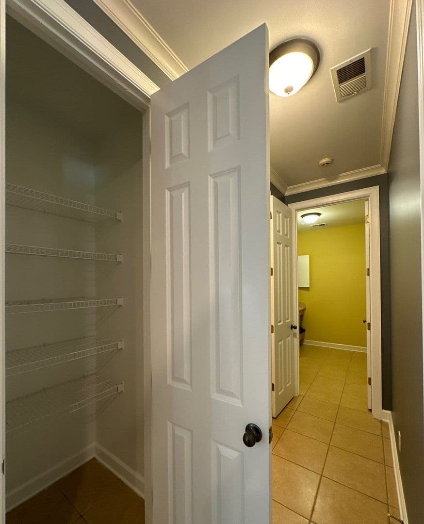 Lakeland House: 10135 Ridgewood Oak Dr.