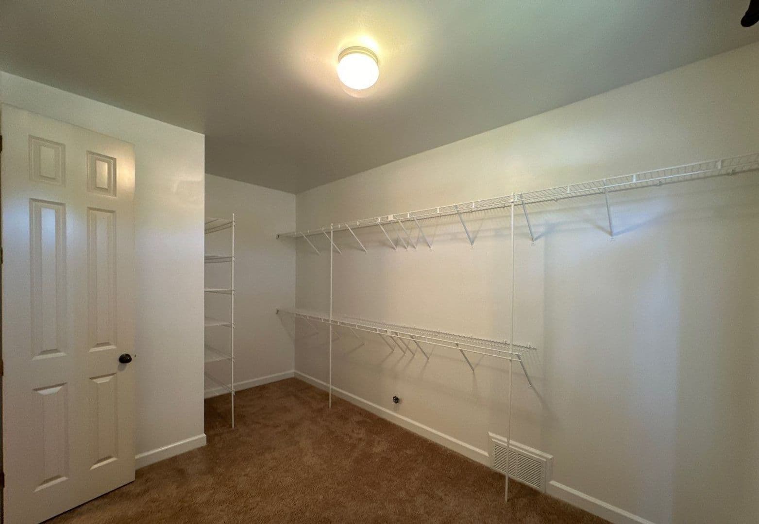 Lakeland House: 10135 Ridgewood Oak Dr.
