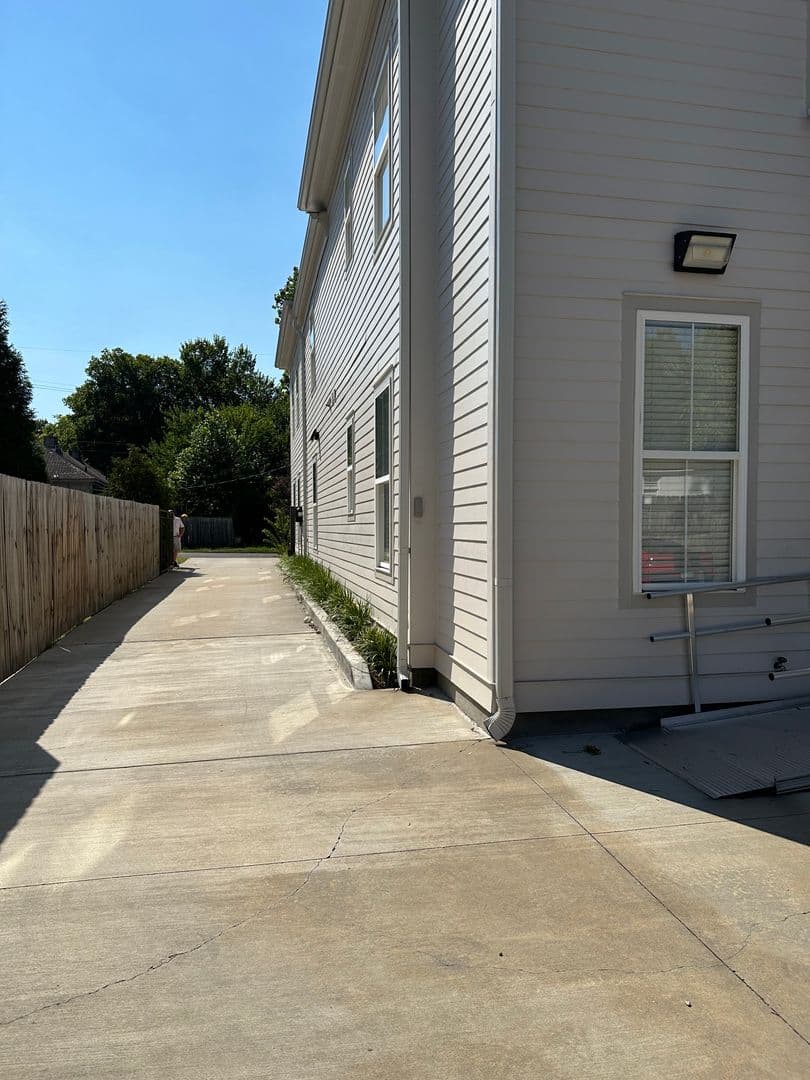 Memphis Apartment: 78 N Rembert Street
