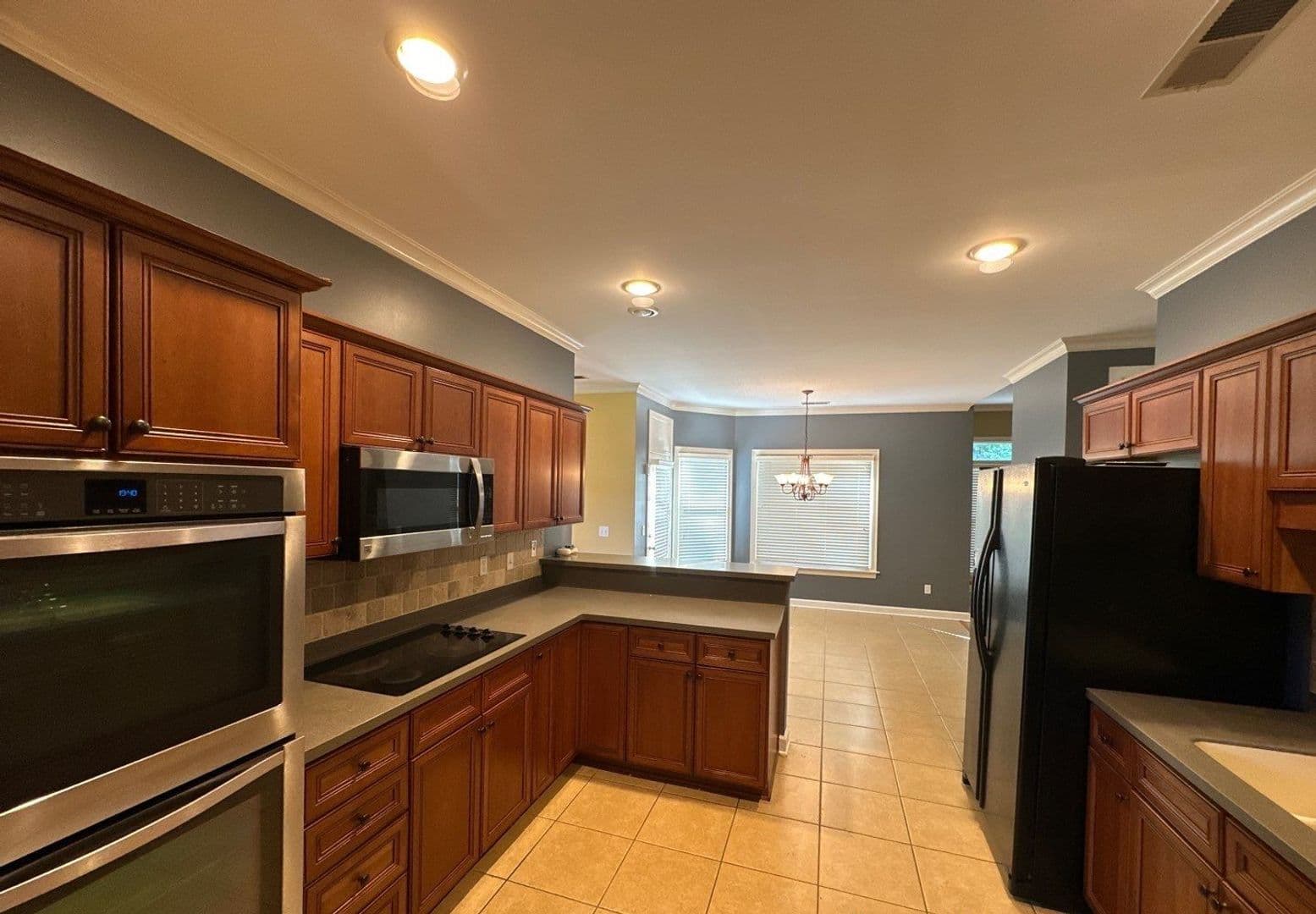 Lakeland House: 10135 Ridgewood Oak Dr.