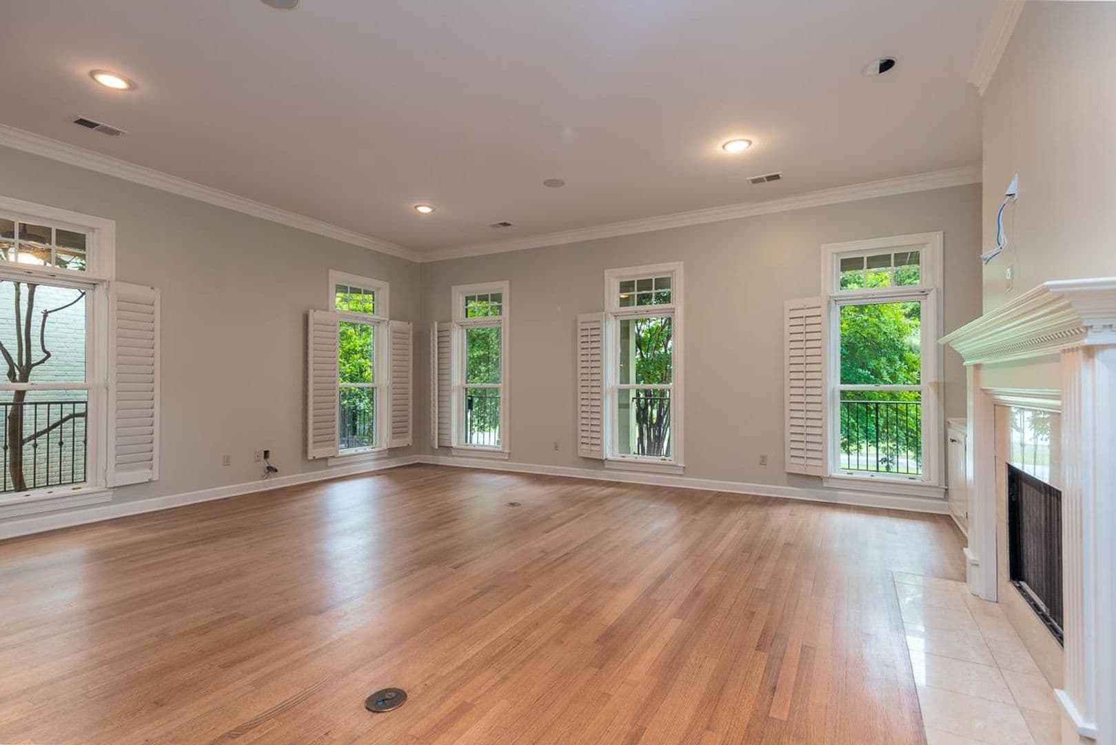 Memphis House: 1060 Island Drive