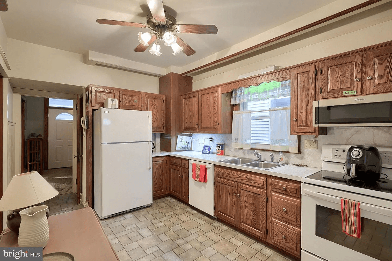 Lititz House: 26 W Lemon St