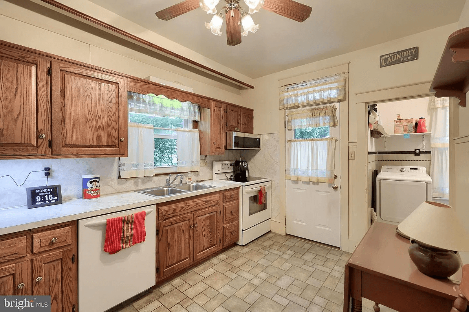 Lititz House: 26 W Lemon St