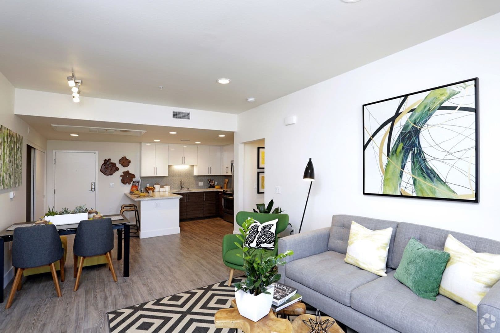 Chula Vista Apartment: 986 Broadway