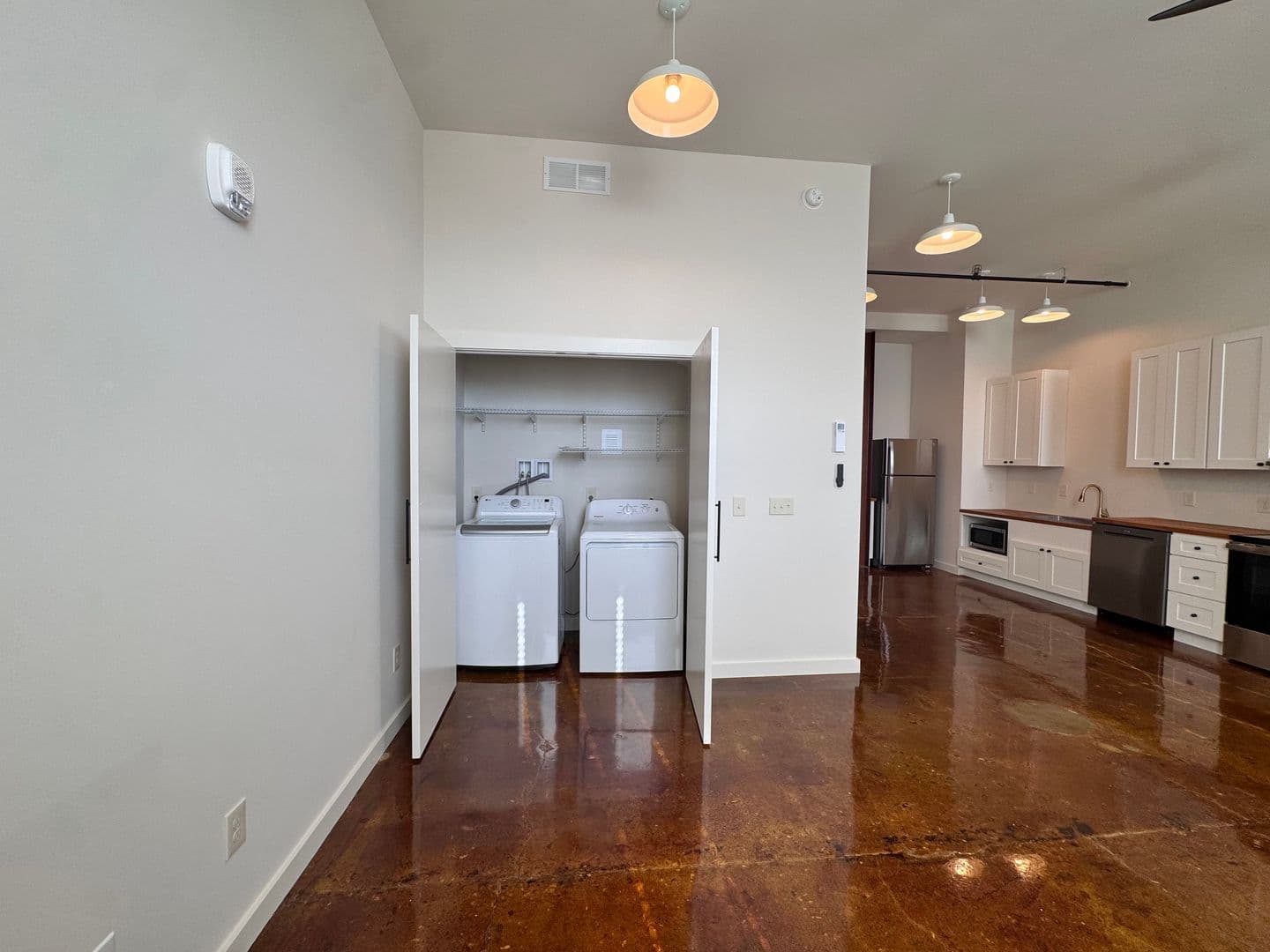 Morganton Apartment: 510 S College St.