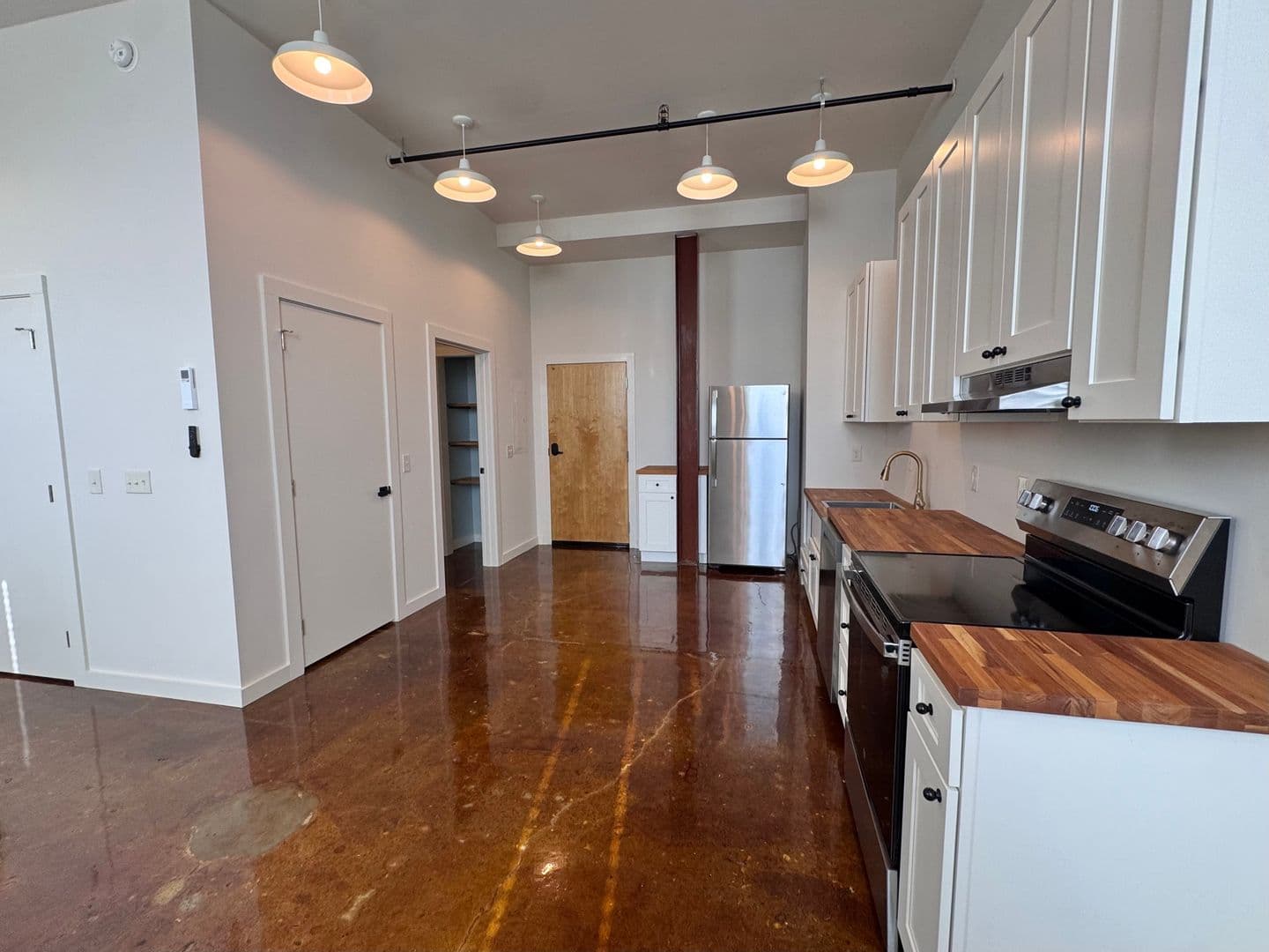 Morganton Apartment: 510 S College St.