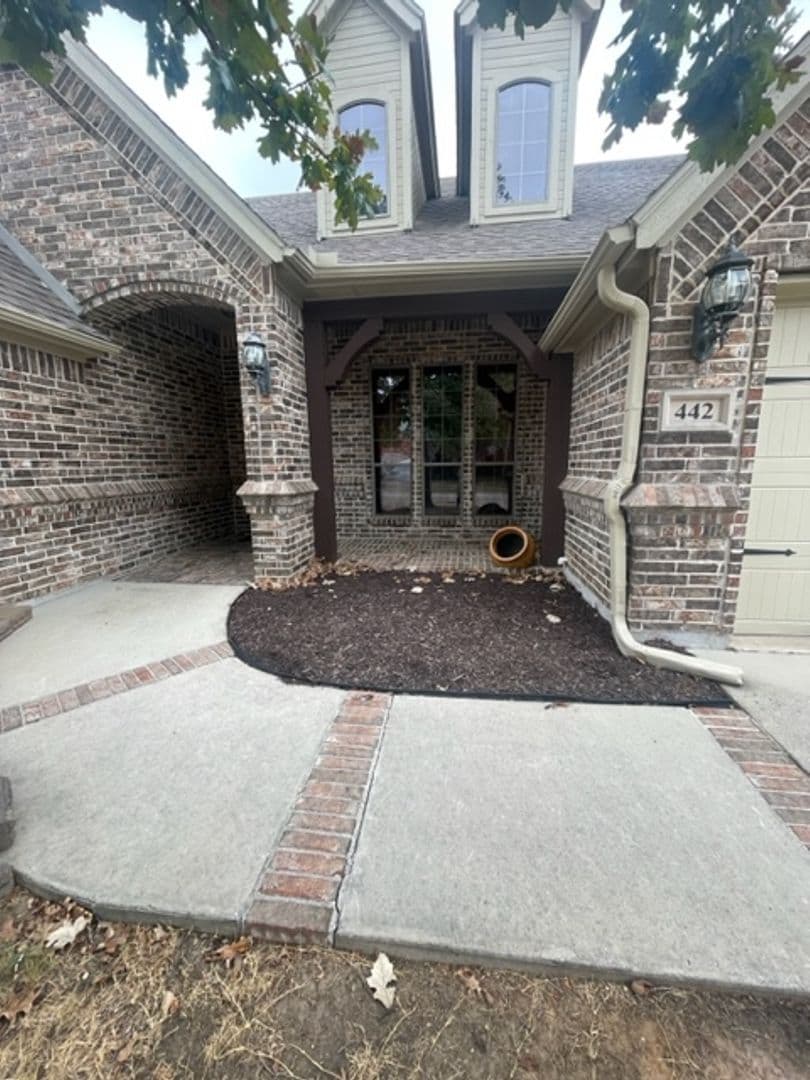 Justin House: 442 Chisholm Trail