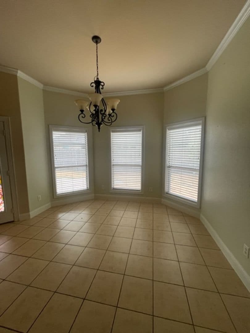 Justin House: 442 Chisholm Trail