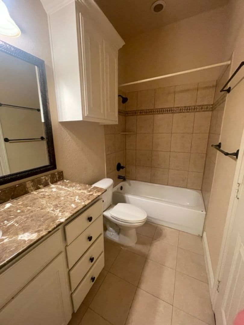 Justin House: 442 Chisholm Trail