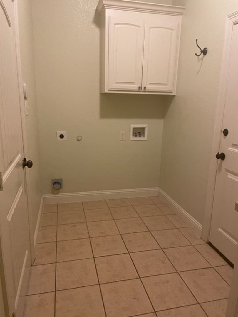 Justin House: 442 Chisholm Trail
