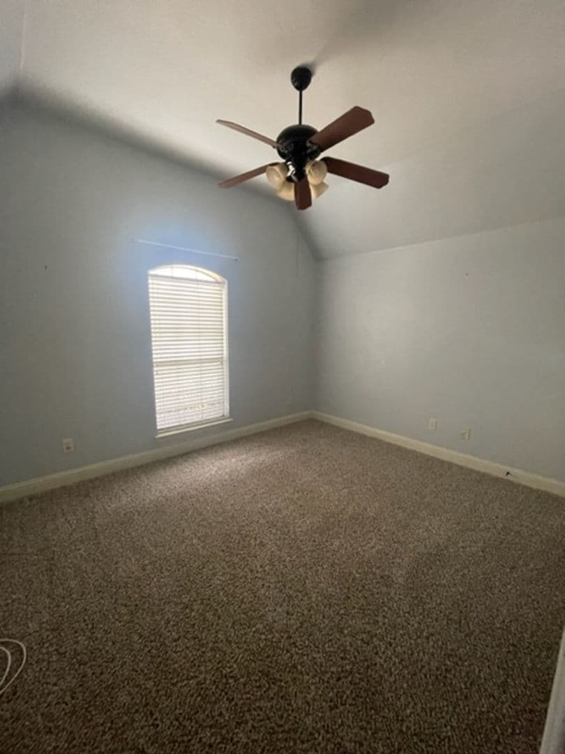 Justin House: 442 Chisholm Trail