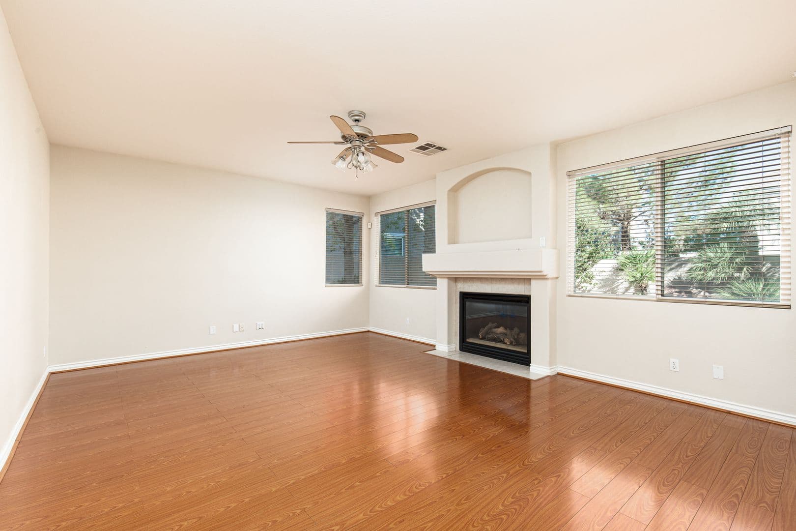 Las Vegas House: 16 Dollar Pointe