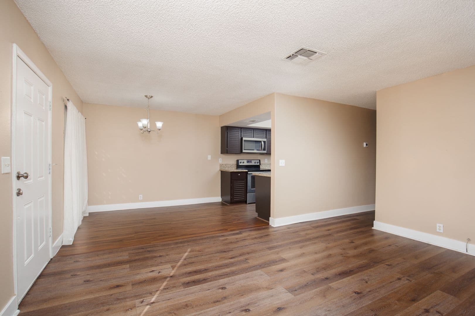 Henderson House: 619 Pepper Tree Cir
