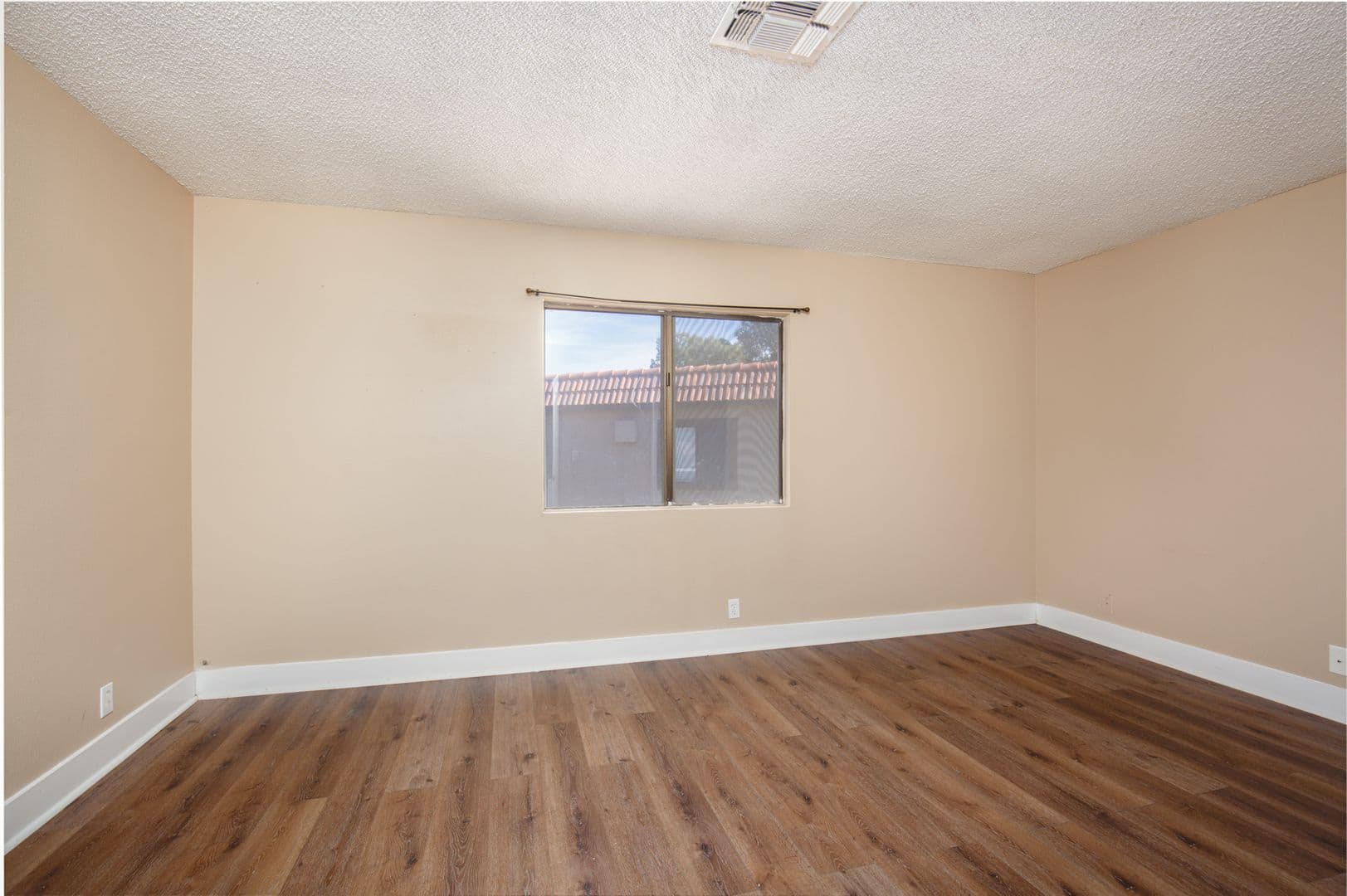 Henderson House: 619 Pepper Tree Cir