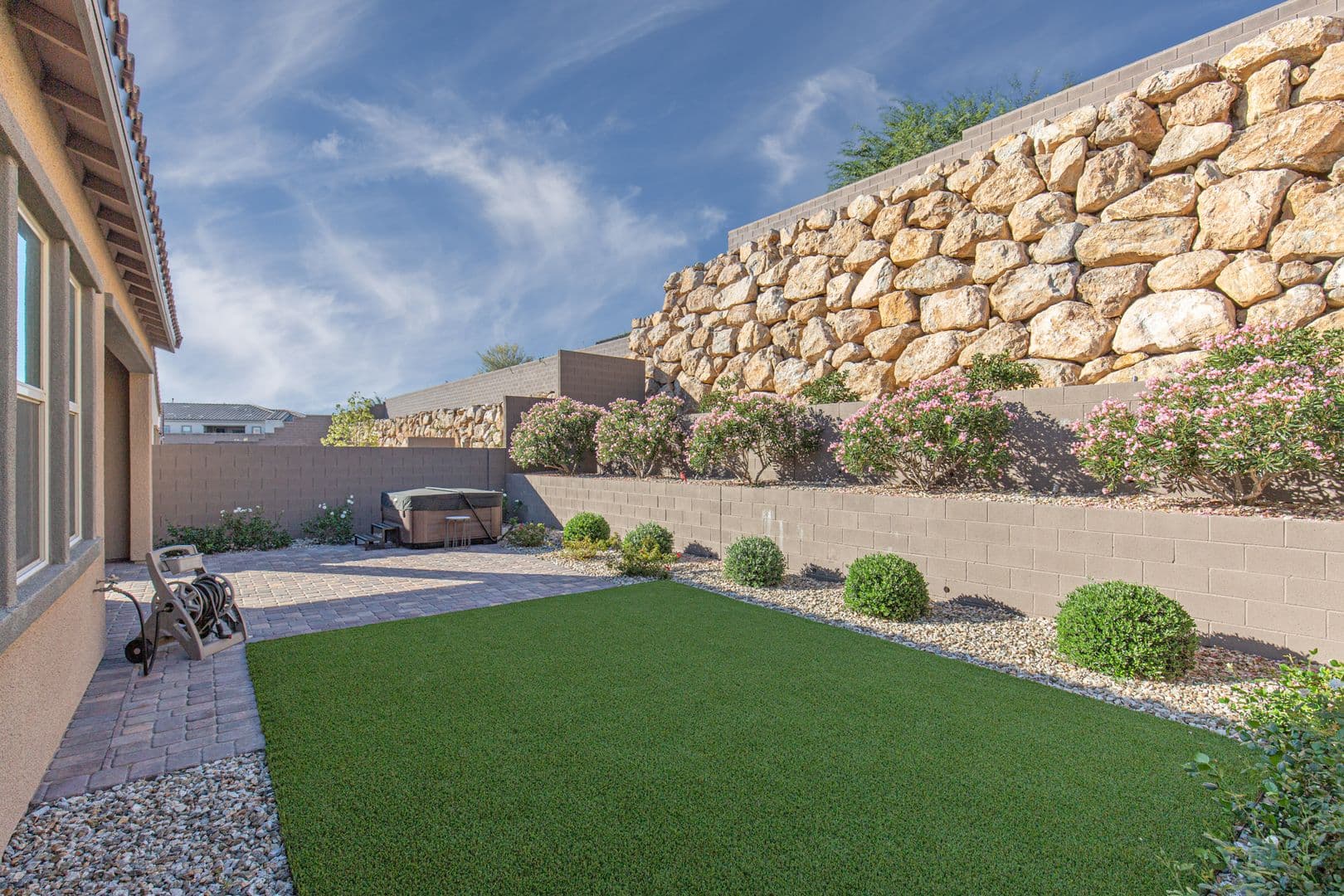 Las Vegas House: 299 Nine Mile Creek Dr