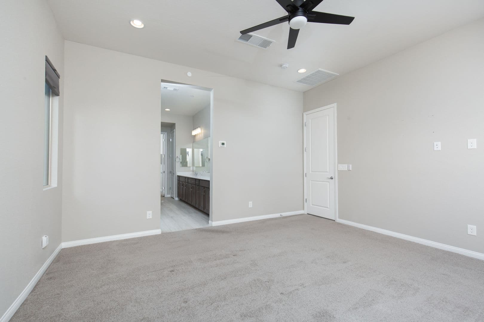 Las Vegas House: 299 Nine Mile Creek Dr