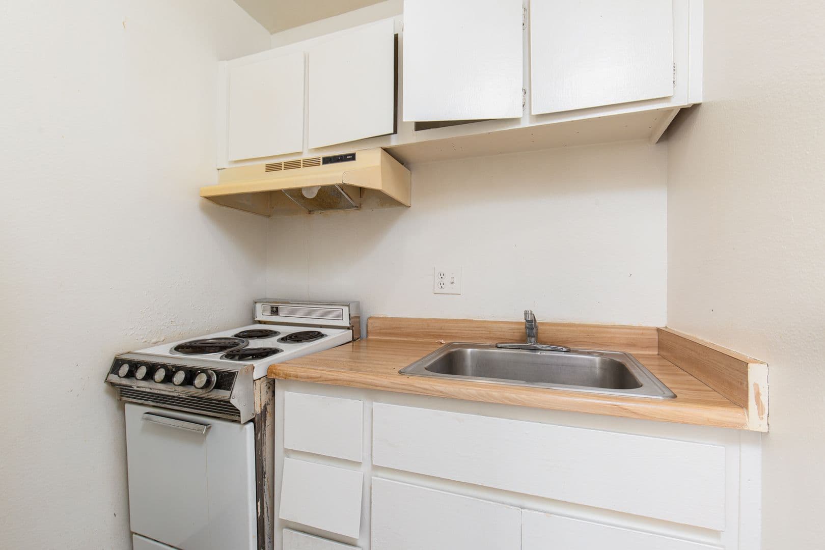 Las Vegas House: 4600 University Center Dr #247