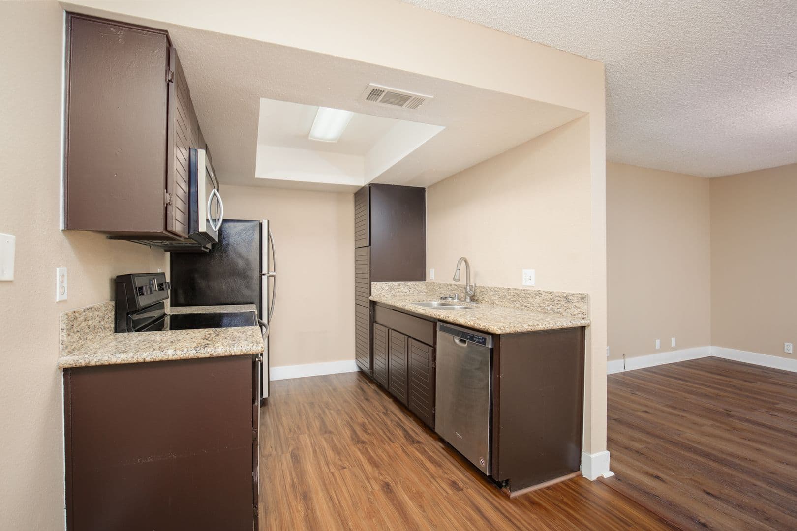 Henderson House: 619 Pepper Tree Cir