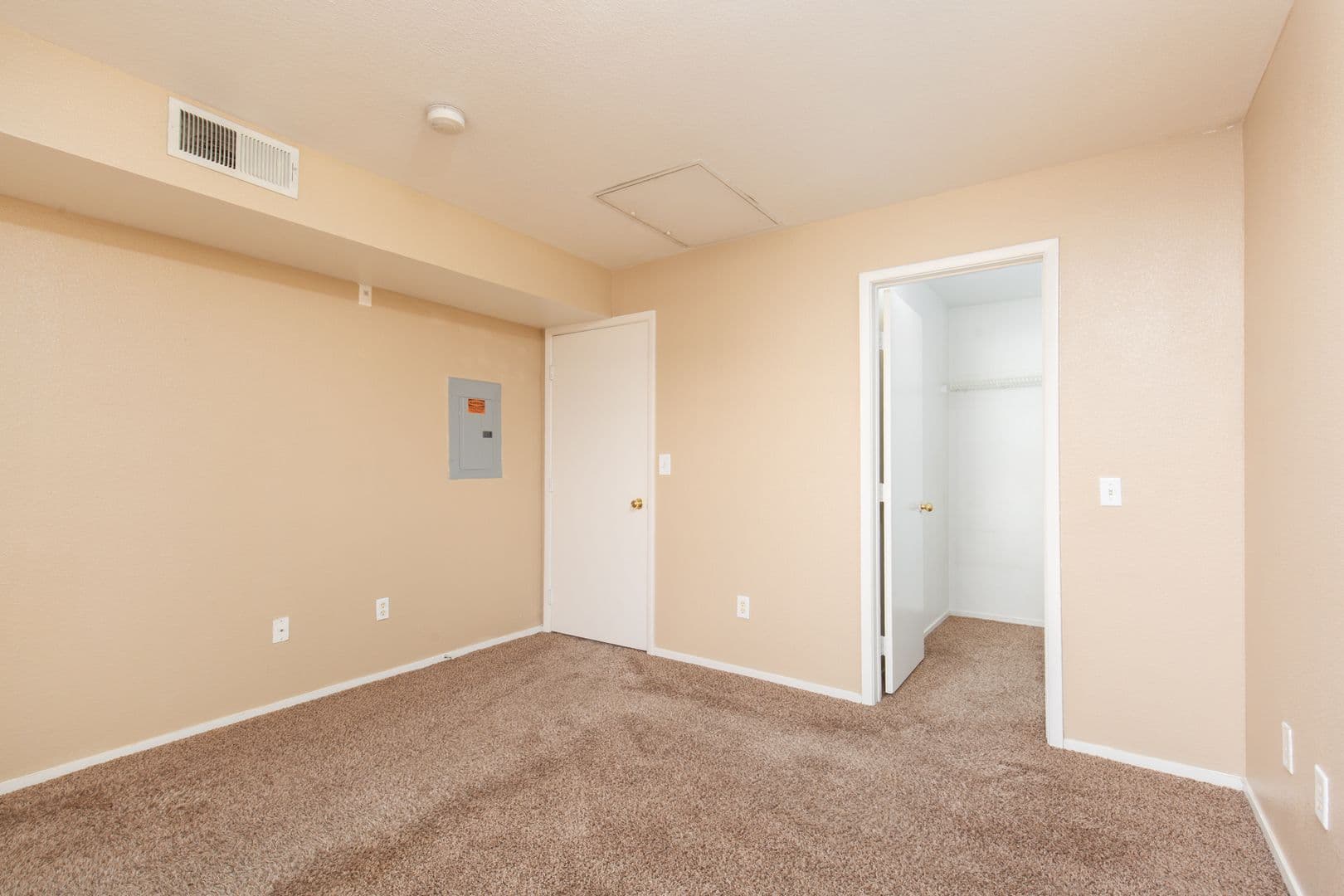 Las Vegas House: 2300 E Silverado Ranch Blvd #2022