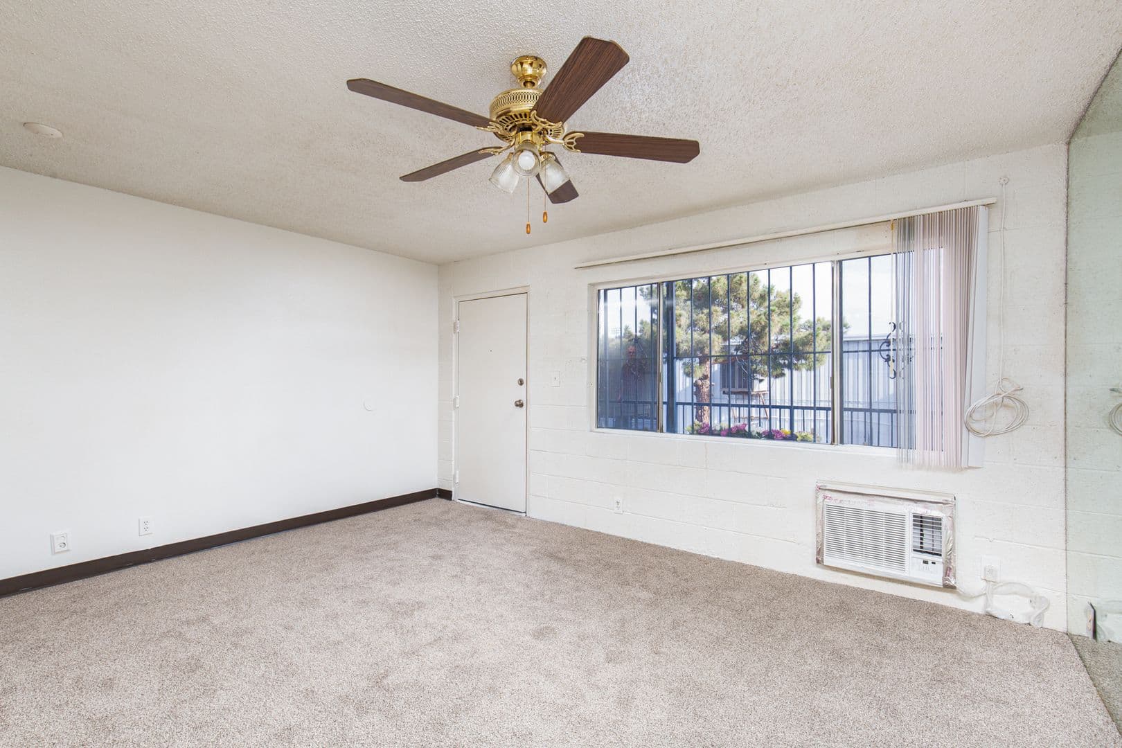 Las Vegas House: 4600 University Center Dr #247