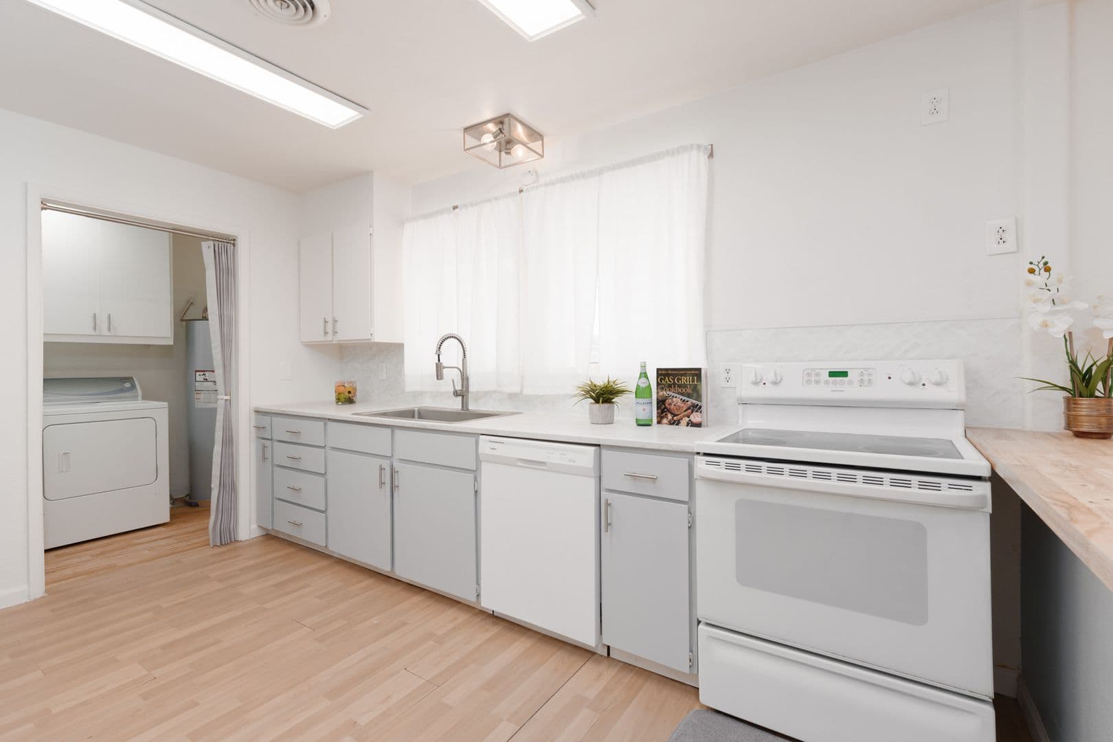 Las Vegas House: 4411 E Boston Ave