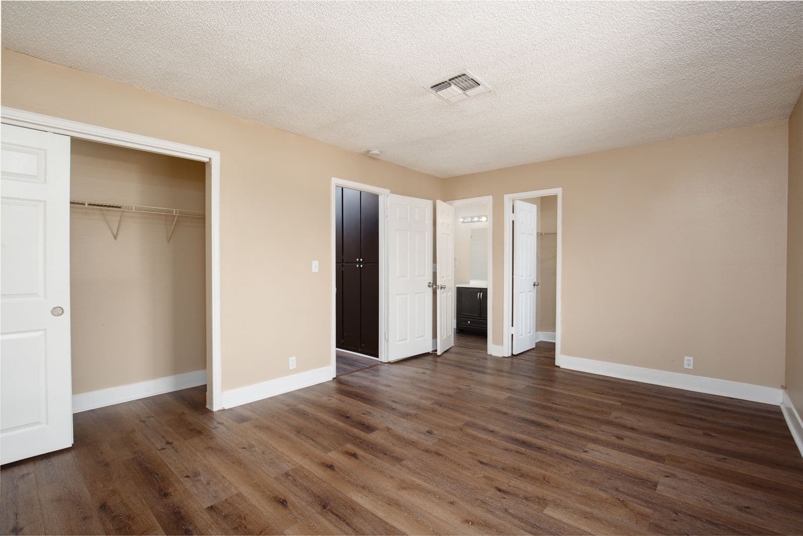 Henderson House: 619 Pepper Tree Cir